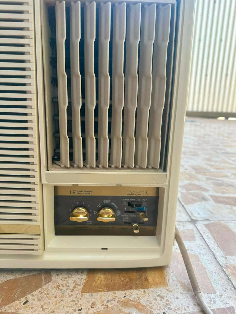 مكيف نظيف وجديد لبيع أي استفسار انصال برقم ***********
