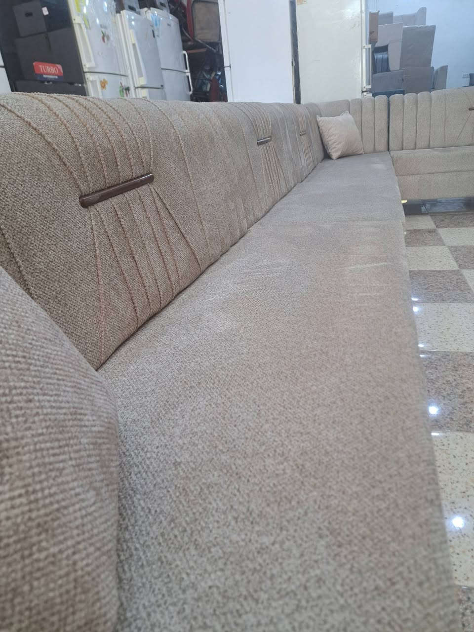 العنوان مقابل ملعب #الشطره الولمبي.  مجمع بركات الصادق. #رقمي *********** تخم مودرن تفصال درجة اولى خشب بلاويد اسود الضهر خشب جام روسي الاسفنج طبي امتياز اول  طول التخم ٧ ونص رجلين حديد درجة اولى
