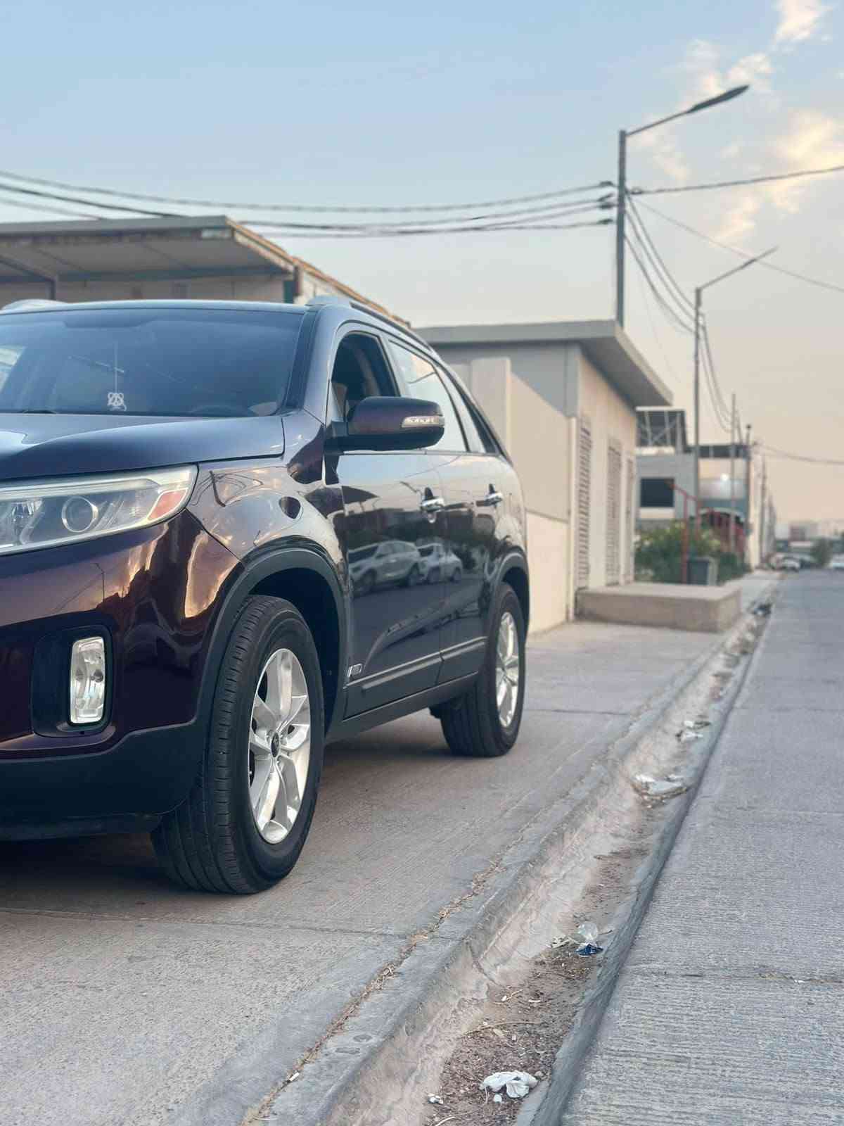 السلام عليكم 
سورنتو ٢٠١٤ شكل ١٥ لبيع او المراوس
رقم بغداد  
السياره سبعه راكب 
وارد امريكي حادثه جاملغ وشي قليل من البنيد
 السونار  مرفق 
لون كرزي 
محرك اربعه سلندر
منضومه تبريد كامله 
حداديه تخم تاير جديد 
السياره مال بيت جاهزه ما ناقصه اي شي 
السعر ١١٧ مكاني نجف 
***********
