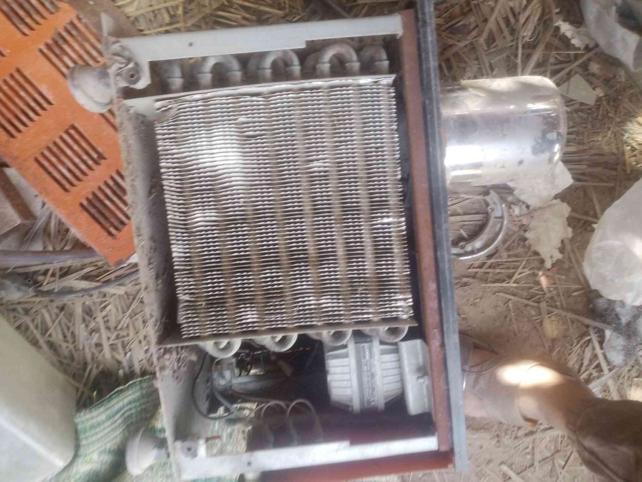 سلام عليكم برادات للبيع ثنين مثل ما واضح قفل 150 وين اهل الحديد بيهن نحاس,جثير 150 قفل مكاني شرقاط بعاجه ***********
