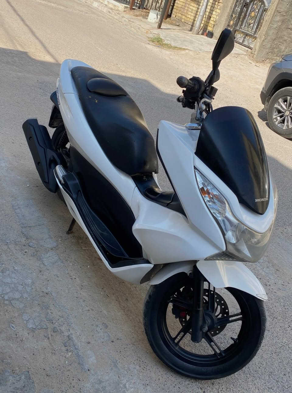 دراجة pcx ياباني
 جيل اول 
موديلهة 16
 جديدة جدا 
محركه 150
 حساس حرف A
ماشي 32
 ستان كهرباء دراجة رمبة
 سعر 13 مكانه قرب حي الجهاد 
رقمي *********** الموشراي لايخابر
