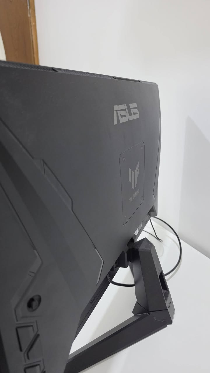 ASUS TUF Gaming VG27AQ3A
الحجم: 27 إنج
نوع اللوحة: Fast IPS
الدقة: QHD (2560×1440) – 2K
معدل التحديث: 180Hz
زمن الاستجابة: 1ms (GTG)
نسبة العرض: 16:9
تقنية المزامنة: Adaptive-Sync
متوافقة مع NVIDIA G-SYNC و AMD FreeSync
دعم HDR10
السطوع: 250–300 nits
سماعات مدمجة: 2 × 2W
 مكاني البصرة 
الرقم :***********
اتصل وتدلل او راسلني واتساب
