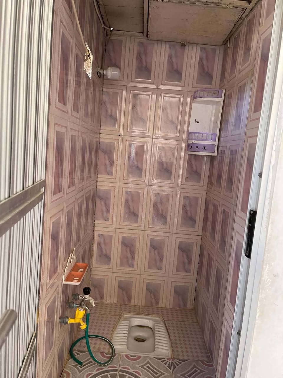 شقه  الايجار 🏠 طابق ثاني معزوله  ✅

يحتوي على غرفتين  نوم و وكنيدور  ومطبخ وصحيات ✅

الموقع  🌏مقابيل مستشفى الاسكان ✅

قيمه الايجار  250✅

الاستفسار الإتصال بالرقرم ‎***********متوفر واتساب✅
