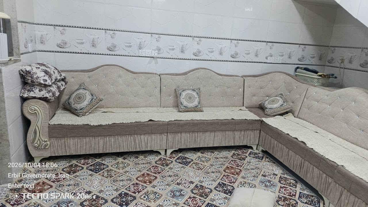 حرف L ٨.٣٠ م بەرادان دراوە پاک ڕاگیراوە 
***********
بنەسلاوە أربيل, العراق

نص مكتوب في الصور:
- 2026/10/04 18:06
- Erbil Governorate, Iraq
- Enter text
- TECNO SPARK 20 Pro+
- TECNO SPARK 20 Pro