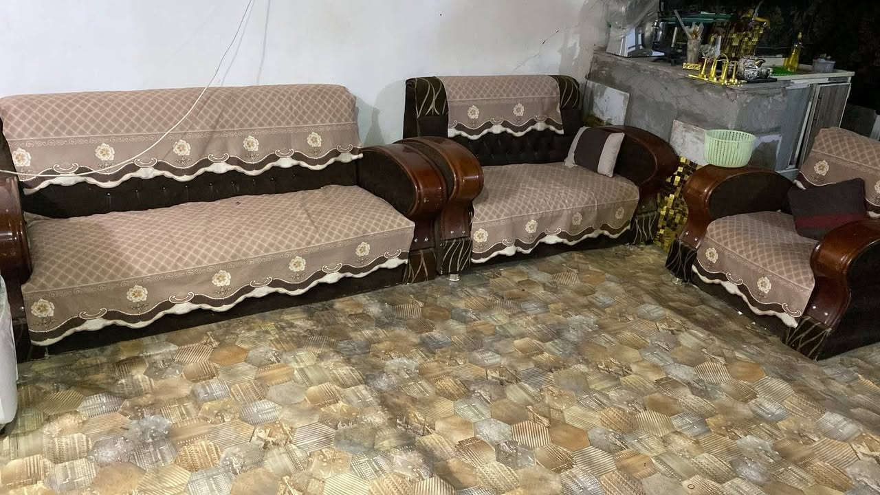 سلام عليكم غراض مستعمله اريد ابيعهن كلهن وبين مناسب وبيع مستعجل عنوان بصرة دور الصحه انه مكلف بل نشر خابرو هاض رقم وتعرفون تفاصيل الغراض ***********
