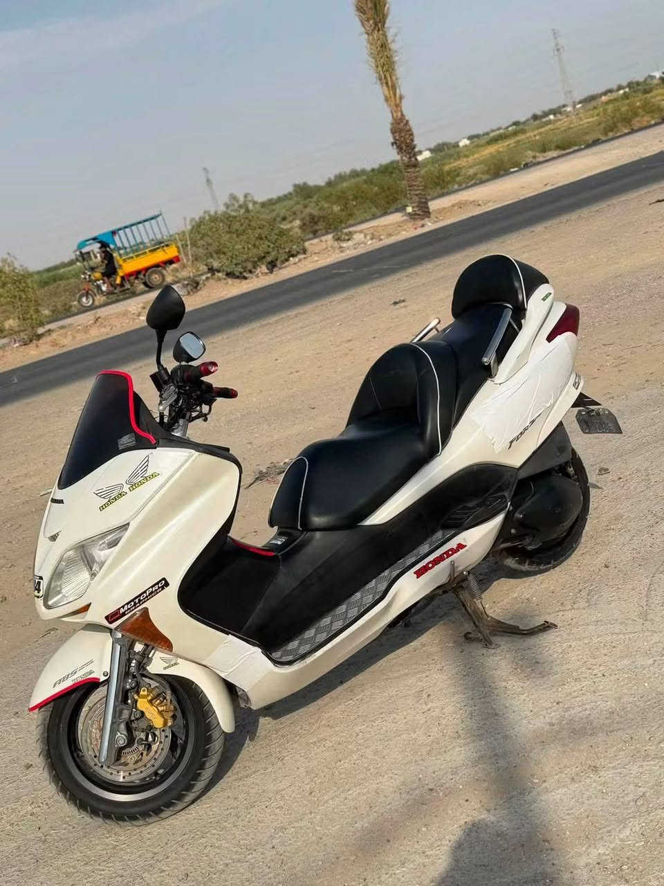 فورزه 08 الدراجه كفاله عامه بس شوي ضربات بسيطه بالكفر 
كير شغال معدل 130 على الشارع 
140 على ستان 
سعر 1100 وبيها مجال بسيط 
مكاني الكوت بالمركز
تواصل ***********
