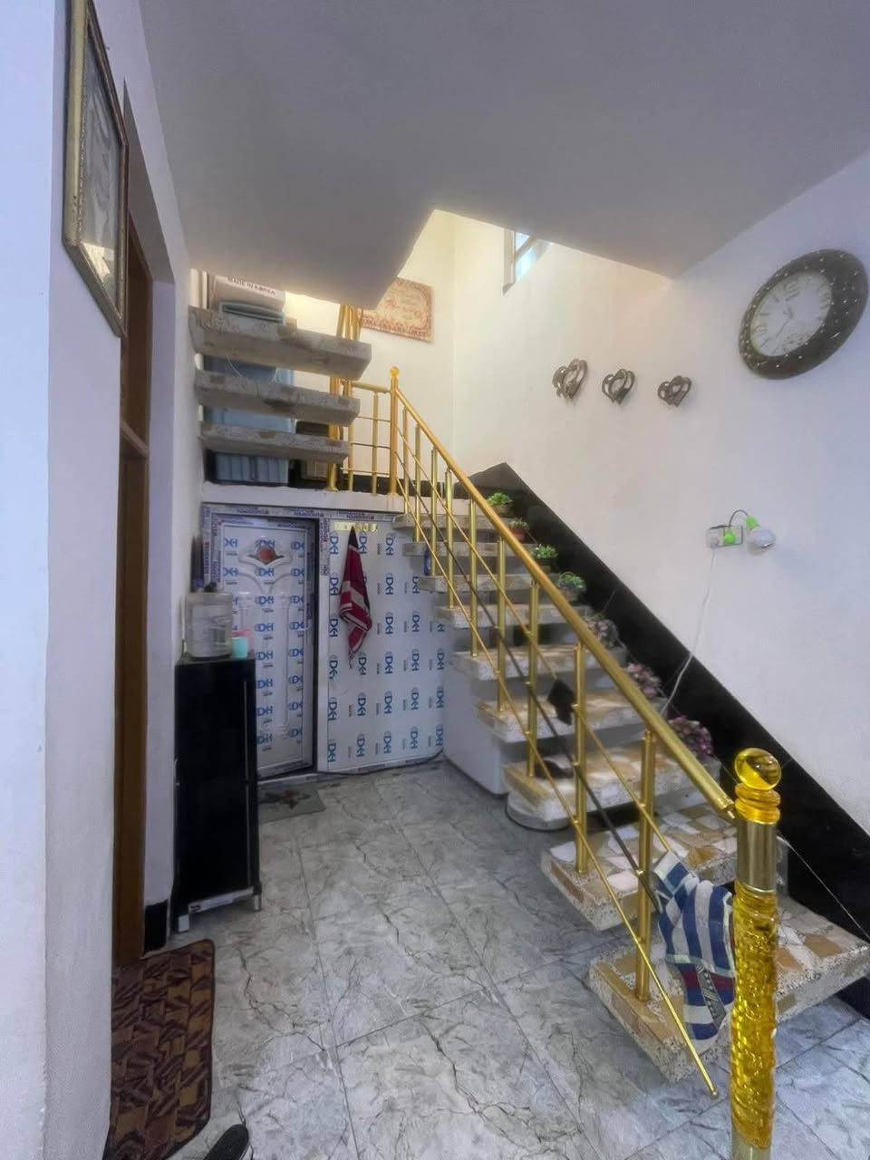 السلام عليكم بيت للبيع بناء جديد  طابو صرف مساحه ١٥٠ حي زهراء قرب مدرسه جبل عامل الستفسار ع هاذه رقم ***********
