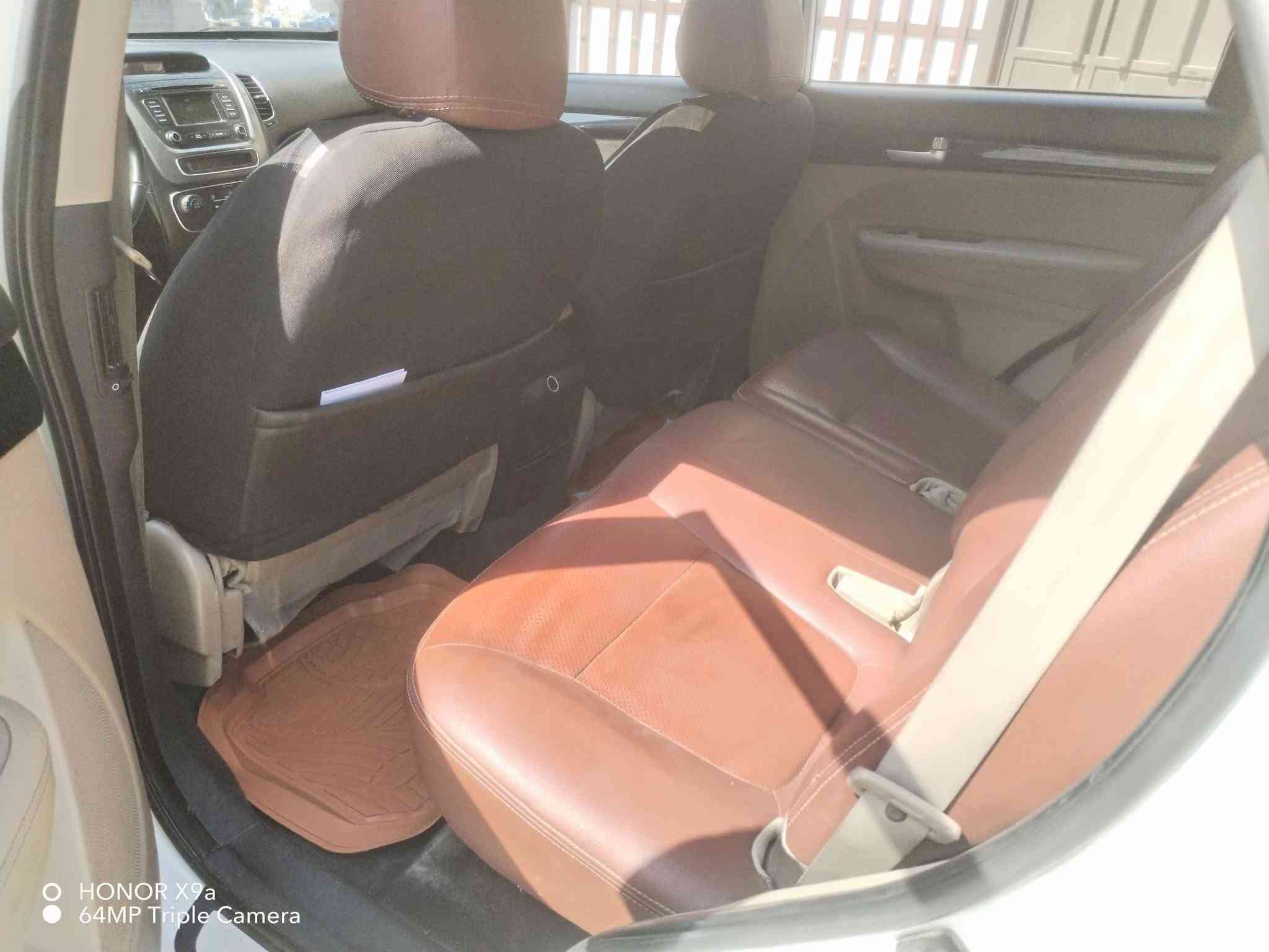 السلام عليكم سورينتو ٢٠١٤ كويتي فول مواصفات ٦سلندر ٧ راكب ٣ قطع تبريد بصمه فتحه مكفوله من الصبغ والبارد حتى الدعاميات السعر ١٦٢ مكاني بغداد حي جامعه للاتصال ***********

نص مكتوب في الصور:
- HONOR X9a
- 64MP Triple Camera
- O HONOR X9a
- HONOR X9a 64MP Triple Camera