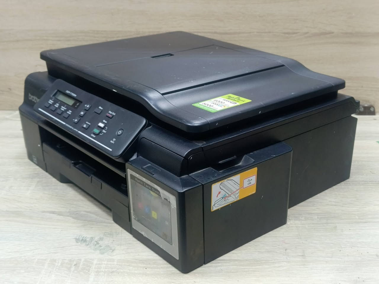 ⬅️طابعة بيها لون الاصفر فقط مقطع سعرها100 الف ➡️
طابعة براذر موديل T700W مستعمل بحالة جيدة باحبار خارجية تطبع 6000 نسخه ملون و 5000 اسود وابيض سعر الحبر 10 الف لكل اللوان سرعة طباعة 10 ملون, 12 أسود وابيض تحتوي على واي فاي يمكن ربطها على موبايل وتابليت ولابتوب مع امكانية طباعة صور استنساخ طباعة وسكنر 🚦سعر طابعة 100 الف 🚦مع كيبل كهرباء وكيبل كومبيوتر وقرص تعريف نسبة نظافة الجهاز 90% ضمان تشغيل وفحص يوجد توصيل لكل المحافظات للطلب *********** -*********** . 
#الصفوة
#طابعتي
