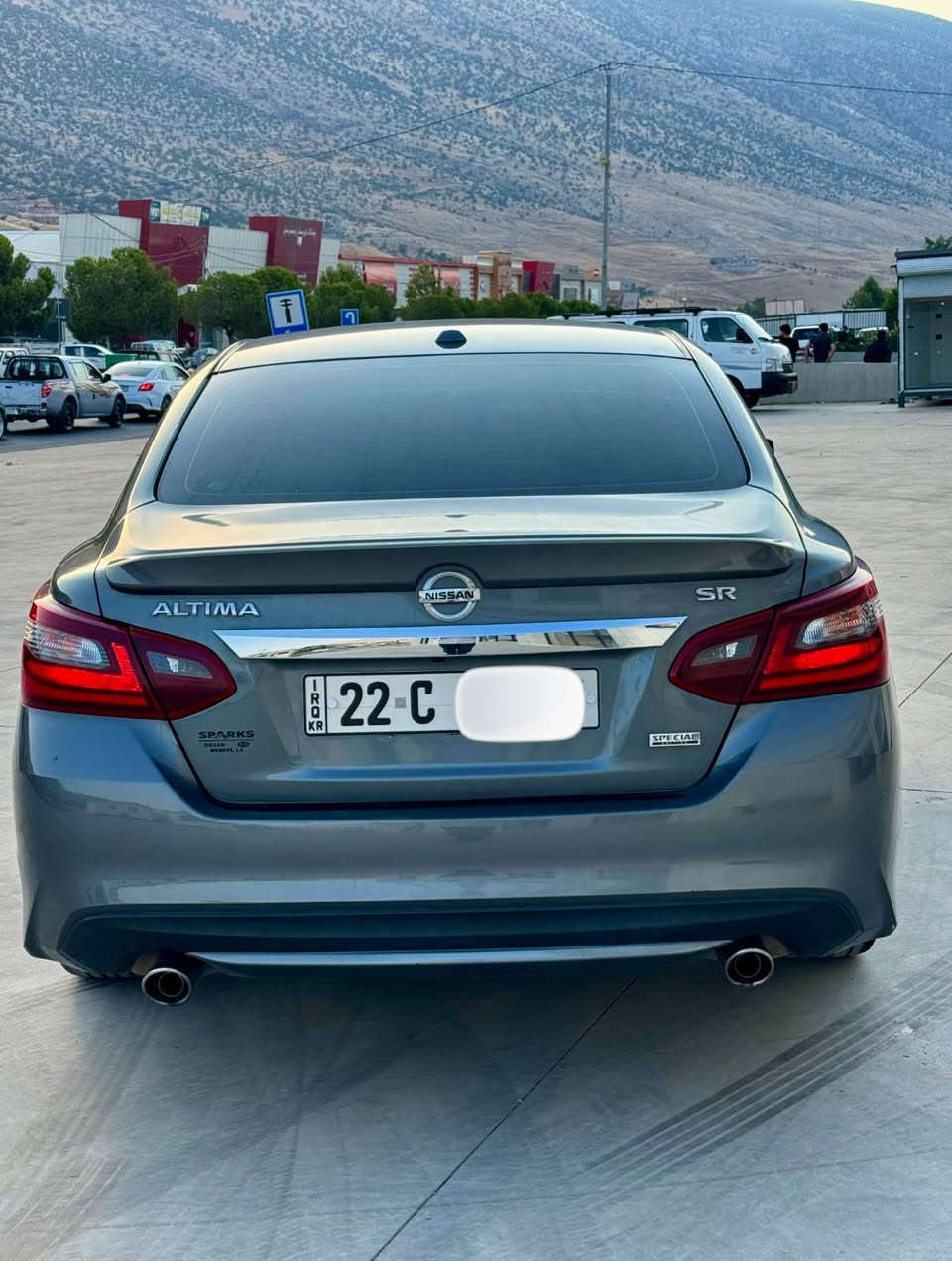 Nissan Altima 2018 SR Special Edition 
ماوەی رۆیشتن ٩٦ مایل
کوشین جلد و خەتی شین و هیتەر
گێر لە سوکان واتە شەفت
سةيارةكة یەک پارچە و روبحەکی هةيه 
جەمپەکی زۆر کەم پێشەوە بێ ئیرباگ
ئیرباگی نەتەقیە بە شەرت
گئر و مةكينةى بة شةرته
رەنگی نەوتییە
نرخ 112 مةجالةكى زۆر کەم
ژماره موبايل *********** سوران, أربيل

