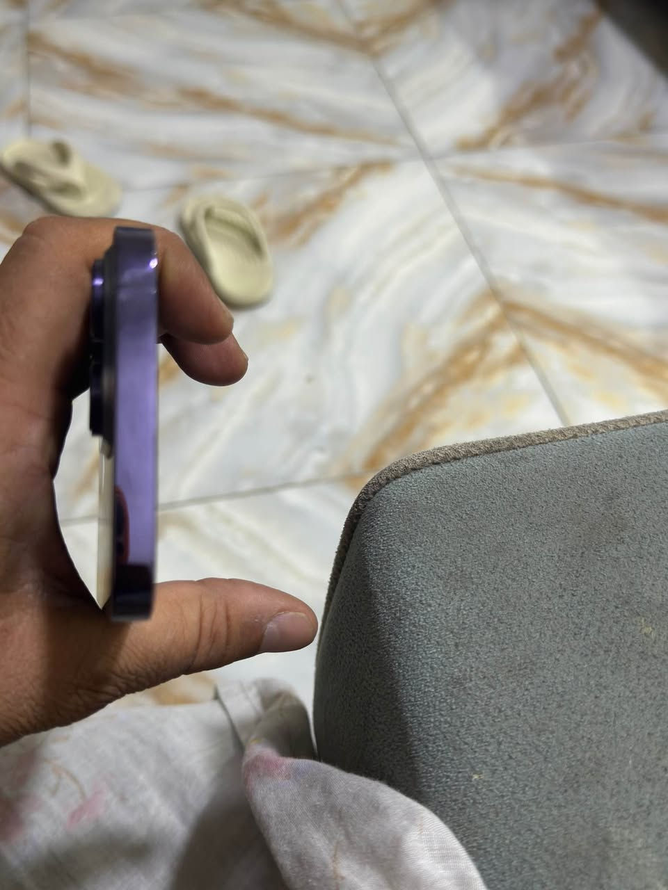ايفون 14 برو ماكس ذاكره 256 كامل ملحقات بيه نقطه بالشاشه بالاعلى بطاريه 100 مابيه اي مشكله سعره 625 الف مكاني بغداد *********** بغداد, العراق

نص مكتوب في الصور:
- حول ٧:١٦ الاسم iPhone < إصدار iOS 26.7.1 < اسم الطراز iPhone 14 Pro Max رقم الطراز MQ8R3LL/A الرقم التسلسلي H3DJY7NXQJ الأغاني . الفيديوهات . الصور . السعة ٢٥٦ غ.ب. متوفرة ٢٣٧,٢١ غ.ب. عنوان Wi-Fi F0:C7:25:BF:80:81 Bluetooth F0:C7:25:C0:E2:8E البرنامج الثابت للمودم 4.51.05
- ٧:١٧
- حالة البطارية والشحن
- كما هو الحال مع البطاريات القابلة لإعادة الشحن، بطارية الهاتف قابلة للاستهلاك وتصبح أقل فاعلية مع الوقت. معرفة المزيد...
- ١٠٠٪
- الحد الأقصى للقدرة
- هذا قياس لقدرة البطارية مقارنة بقدرتها عندما كانت جديدة. قد تتسبب القدرة المنخفضة بتقليل ساعات الاستخدام بين عملية الشحن والأخرى.
- أقصى قدرة للأداء
- ستساعد الأنظمة المضمنة في النظام والمكونات في تخفيف آثار الأداء التي قد تلاحظها أثناء التقدم الكيميائي في عمر بطارية iPhone.
- شحن البطارية المحسن
- للحد من استنزاف عمر البطارية، يتعلم الـ iPhone من عادات الشحن اليومية، بحيث ينتظر ولا يتجاوز ٨٠٪ حتى يحين موعد حاجتك إلى استخدامه.