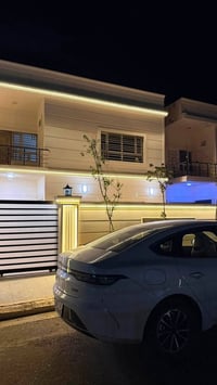 القرية الانكليزية • اقساط • ٢٠٠م