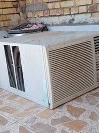 مكيف • ٢ طن • نضيف