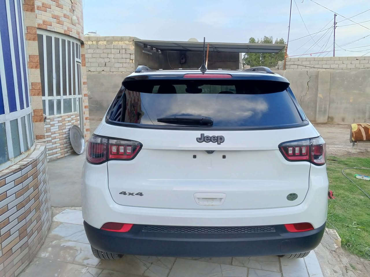 جيب كومباس 2024 JEEP COMPASS

سلام عليكم

الحلوة للبيع 

جيب كومباس 2024  

سيارة دخول جديد منفيس (فحص مؤقت) بسمي 

بدون رقم 

سيارة جديدة لوك ماشيه 14000 اخت زيرو  

سيارة فول مواصفات وجديدة وبالعافيه للي تكون من نصيبة 
المواصفات 
▪️ الفئة: Limited فل كامل

▪️ المحرك: 2.0 تيربو 4 سلندر بقوة عالية واقتصاد بالوقود

▪️ ناقل حركة أوتوماتيك 8 سرعات + دفع رباعي AWD

▪️ اللون: أبيض × أسود (تو كلر)

▪️ لايتات LED أمامية وخلفية + LED نهاري

▪️ داخلية جلد فاخرة مع تطريز مميز

▪️ مقاعد كهرباء مع تدفئة

▪️ شاشة وسطية كبيرة + Apple CarPlay + Android Auto

▪️ شاشة عدادات ديجتل كاملة

▪️ كاميرا خلفية 

 + نقاط عمياء

▪️ مثبت سرعة + تحكم ستيرن متعدد

▪️ دخول ذكي وتشغيل بصمة

▪️ مكيف أوتوماتيك دجتل مزدوج

▪️ نظام مانع انزلاق + ثبات إلكتروني + وسائد هوائية متعددة

▪️ ممشى قليل جداً وحالة وكالة 
والله العظيم سياره مال جناي والي ياخذه  يترحملي

حادثه بسيط جداً مرفق وياهه السونار

💰 السعر مناسب وقابل للتفاوض للجادين 

عنوان بابل 
للا تصال : ***********
       اسيا : ***********
