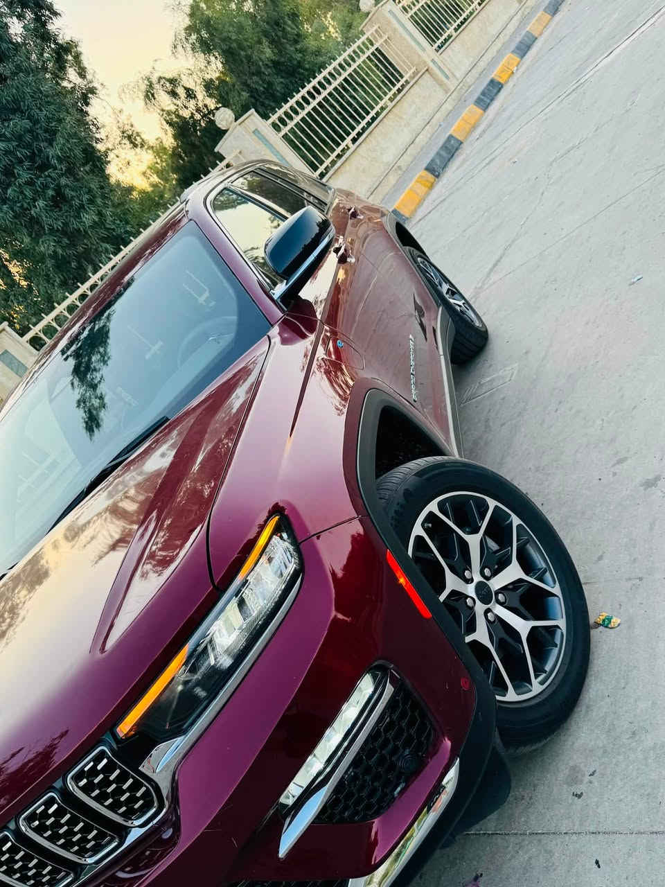 ‼️السلام عليكم للبيع ‼️
جيب بلكن هايبرد🔋موديل 2024 
السياره فول موصفات 
فور ويل 4x4
بانوراما 
كشنات جلد 
كشن هيتر 
ستيرن هيتر
تحديد مسار 
رادار جانبي 
سستم صوت الباين
اناره داخليه ليلية 
صندوق ذكي كهربائي 
وبعد بيها هواي موصفات 

واشتريت الها شاحنه 40 امبير انطيها ويا السياره هدية 

ويل كب سوميد و تخم تاير جديد قبل يومين شديته 

السياره تترقم محافظات شمالية 
بعدلها شهرين للترقيم 

ضرر السياره جاملغ امامي ونص البوند وحافة الباب النفر

مكان السياره موصل 

‼️💸 السعر 238$ ورقه وبيها مجال ومااعتقد اكو هيج سعر جيب بهل الموديل 

للاستفسار الاتصال على رقم 
*********** او واتس اب
