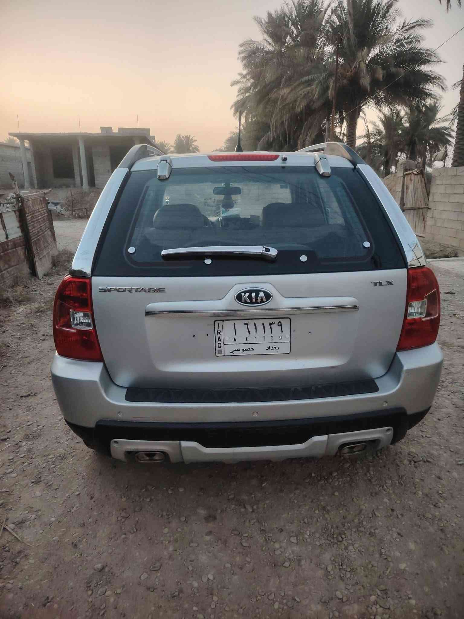 سلام عليكم سبورتج 2009 للبيع رقم بغداد سنوية ما نافذة السيارة جديدة مال جناي فول مواصفات السيارة بدون حادث فقط صبغ قطعتين بدون دواخل مكينة 2000 المكينة والكير مكفولات صدر أمامي خلفي جديد تدفىة تبريد شغال تخم تاير السيارة كلشي ماتصرف عليهة كبل لشارع السعر (102)وبيها مجال مكان السيارة ديالى الشراي يتصل  ***********
