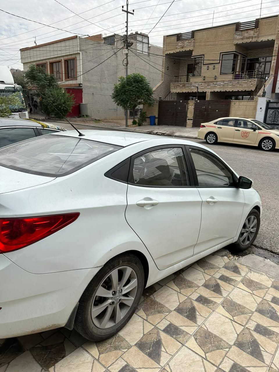 هۆندە ئەکسێنت 2014
تۆماتیک 
گێڕو مەکینە بەشەرت
چوار پارچەی بۆیاغە جەمپێکی خەفیف
نرخی 78 مەجالی کەم 
***********
