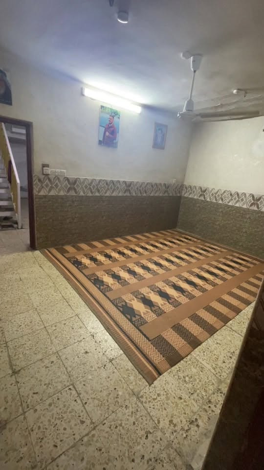 السلام عليكم دار للبيع مساحه ١٥٥ واكثر طابو ملك صرف يحتوي على اربعه غرف نوم وهول واستقبال ومطبخ جبير وحمامات وطرمه جبيره السعر ١٧٠ مكانه البياع الشرطه الخامسه للاستفسار الاتصال على الرقم ***********
