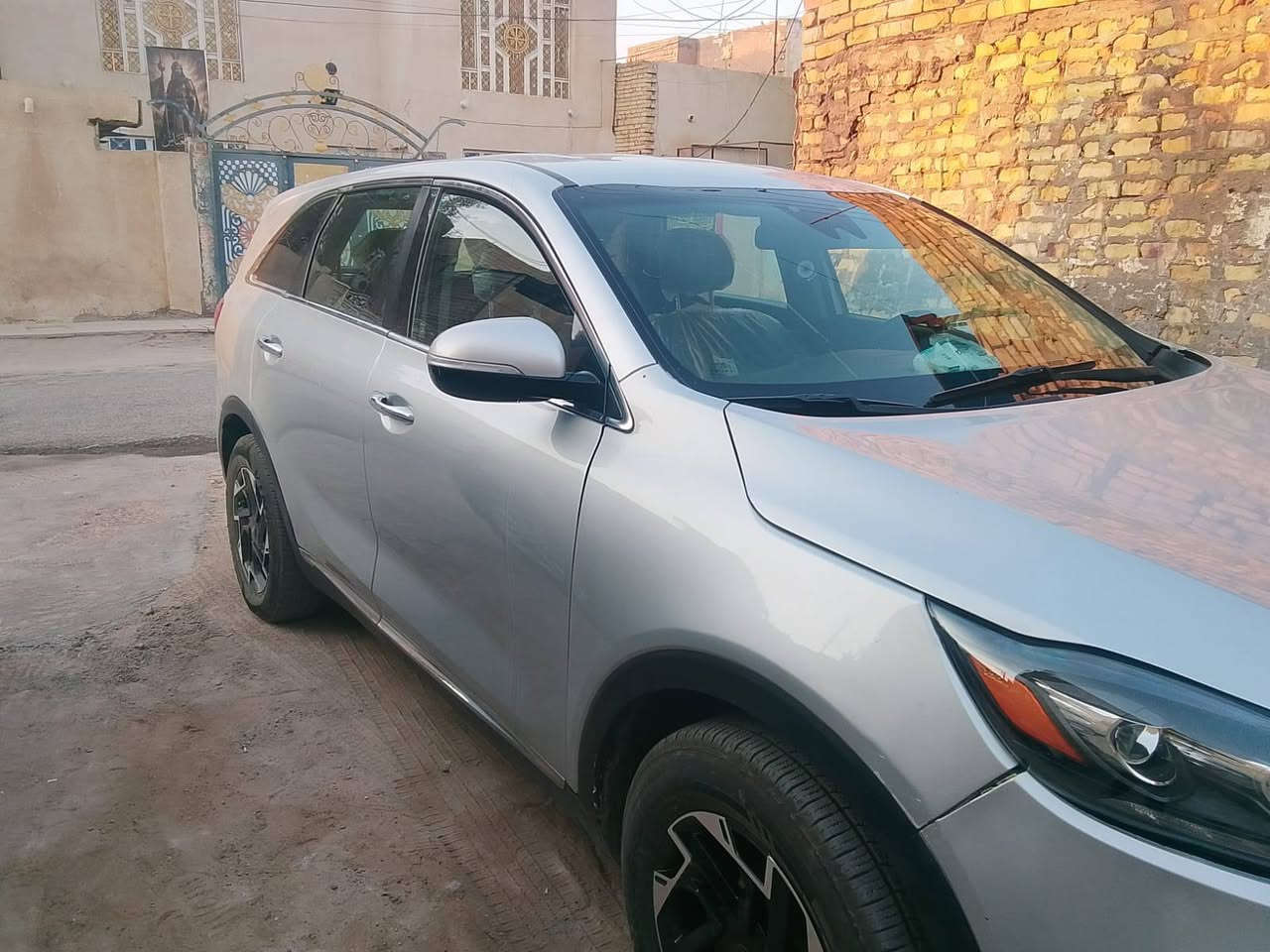سورنتو موديل 2019 وارد امريكي حادثها بنيد وجاملغ واكو بارد قليل فقط
اللون سلفر سياره كلش حلوه 
مكان السياره ميسان السعر 175 
الرقم ***********
