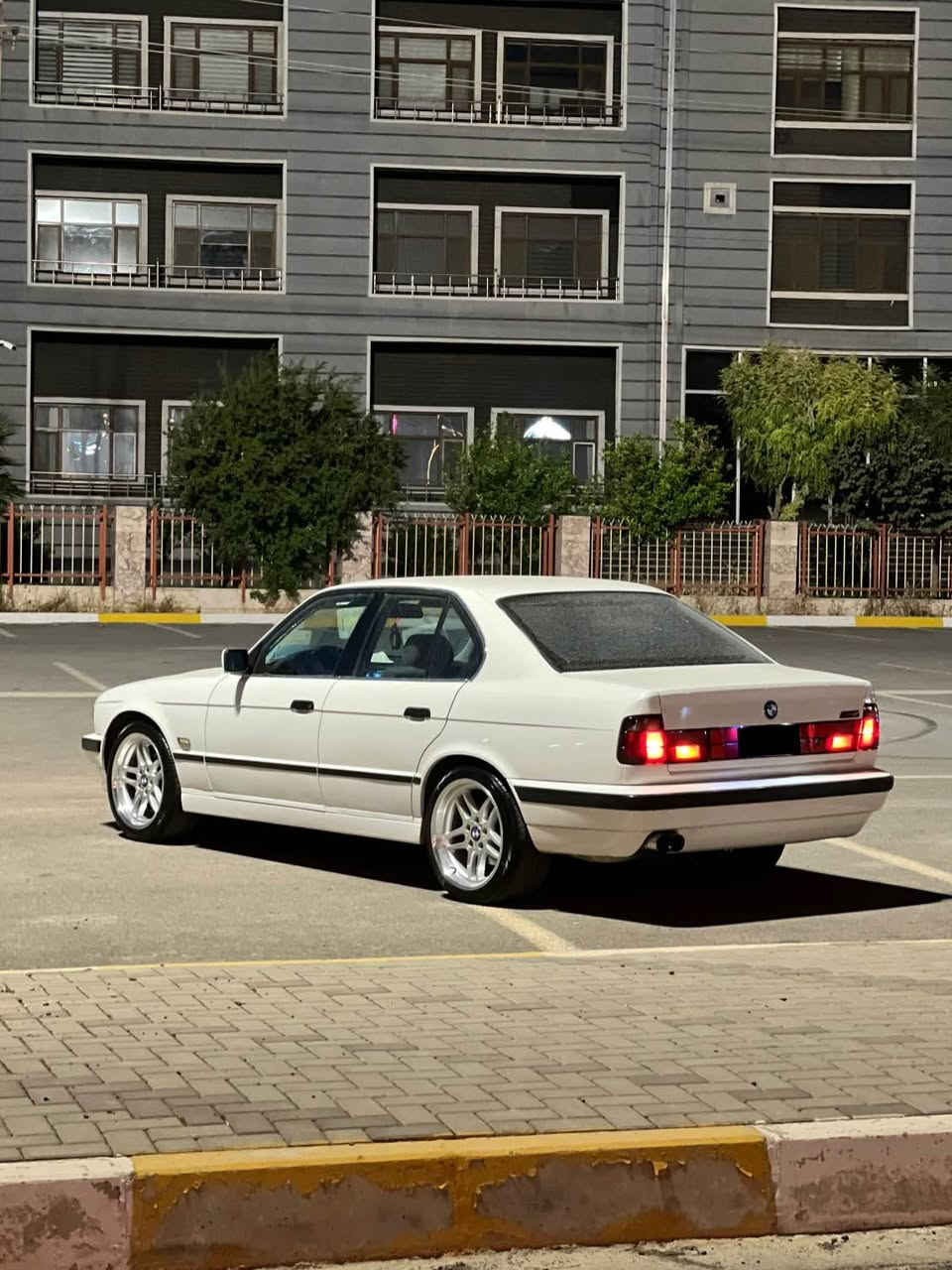 Bmw 1991موديّل
ئارمى پلاستيك سليمانى بە شەرتی حاسیبە 

مه كينه528 گیرحادی سلندر ئاسن کامل دەست کاریە بە ئەک سلەکەیەوە 
كيرو مه كينه به شه رت ته قه و رقه ى نيه

ده عمو ليدراوى نيه
مواسه فات:
٤ جام كاره با
ته بريت ساردو گەرم بەشەرت
بيّش كَه وره
لايت ناورەشی بیلاد
كامل پشتو پيشو ويل هه مو كَيانى M
تايه كانيشى نويّن
ناوغورفه ى بیلاد پەرۆ سفر سفرە
هەموو گیانی لەسەر دەقی شەریکە ماوەتوە 
[hidden information
بۆ نرخ تیل بکە خزمەت ئەکەم 
*********** رانية, السليمانية
