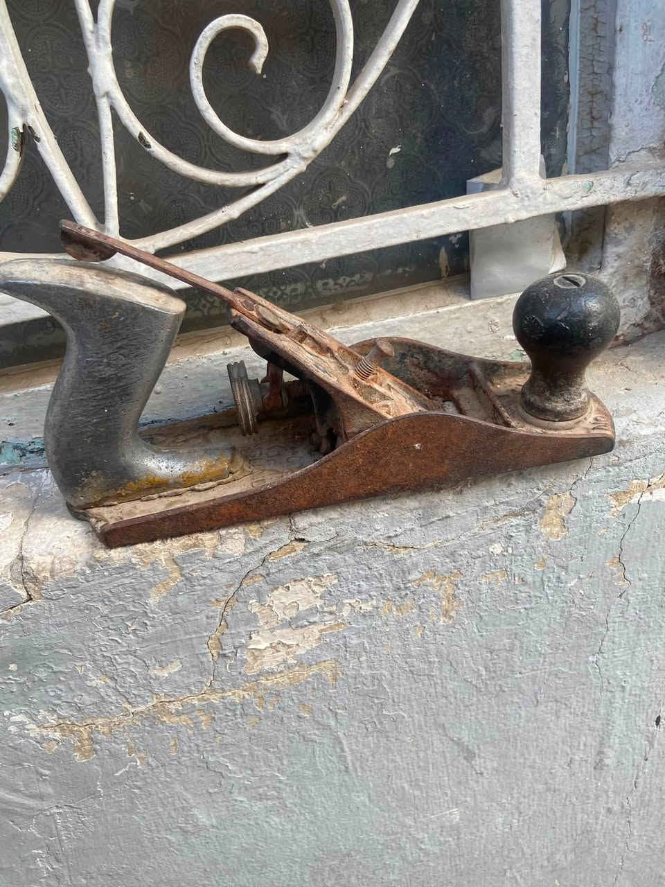سلام عليكم عندي هاي غراض لبيع مكاني بغداد حريه استفسار واتساب***********
