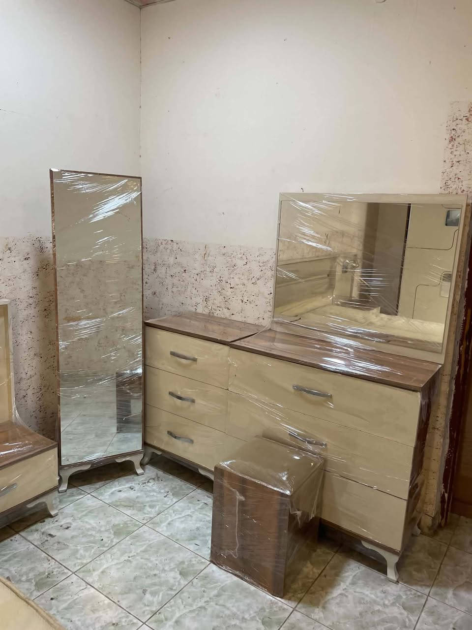 350بي مجال للحجز *********** دزولي غرف غراض ابيعها الكم قنفات ديوان كاونتر
