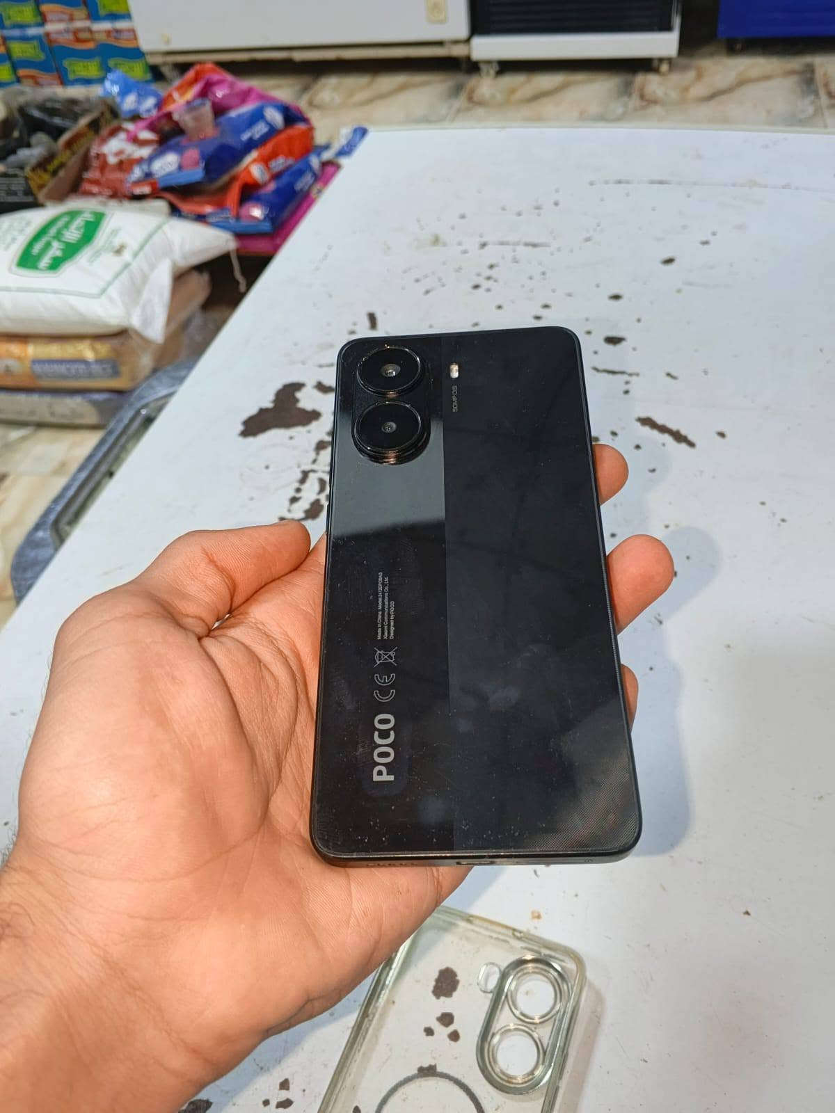 جهاز Poco x7 proالبيع
موصفات جهاز:/⚡ المعالج: MediaTek Dimensity 8400-Ultra، بدقة تصنيع 4nm، سرعة تصل إلى 3.25GHz.
🎮 للألعاب: أداء قوي جدًا، ويدعم تقنيات WildBoost Optimization 3.0.
🖥️ الشاشة: AMOLED حجم 6.67 إنچ، دقة 1.5K ‏(2712×1220)، وتردد 120Hz.
💾 الرام والتخزين: 8/256GB أو 12/256GB أو 12/512GB، وذاكرة LPDDR5X + UFS 4.0.
📸 الكاميرا الخلفية: 50MP مع مثبت بصري OIS + كاميرا واسعة 8MP.
🤳 السيلفي: 20MP.
🎥 الفيديو: يصل إلى 4K/60fps.
🔋 البطارية: 6000mAh.
🚀 الشحن: 90W، والشاحن 90W يأتي ضمن العلبة حسب المواصفات العراقية.
💧 المقاومة: IP68 ضد الغبار والماء.
🔊 الصوت: ستيريو مزدوج + Dolby Atmos.
📡 الاتصال: 5G، Wi-Fi 6، Bluetooth 6.0، NFC.
🤖 النظام: Xiaomi HyperOS 2.
📱 الوزن: تقريبًا 195–198 غرام. �
وبالنسبة لـ PUBG: المعالج والشاشة 120Hz والرام LPDDR5X يخلوه جهاز قوي جدًا للألعاب. 🎮🔥
(عيوب جهاز الشاشه الرئيسيه ❌) فقط. 
وياتي معا الجهاز ملحقاته كامل 
التواصل والاستفسار الاتصال على الرقم التالي 👇
{***********}
