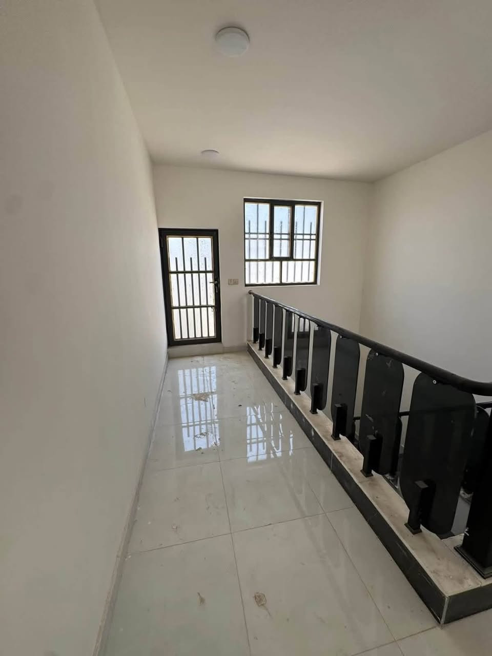 مشتملات تون للبيع عدد اثنين البنوك مربع كنيسه
المساحه ٨٥ متر بناء حديث غيرومسكون 🏠

الواجهه ٤.٤٠ والنزال. ٢٠. متر. 🏠

المحتويات استقبال ومدخل ثاني مطبخ حولى ومنور 🏠

عدد الغرف اربع نوم. مع نظام سويت 

لاستفسار اكثر لاتصال مكتب الأقمار للعقار شارع الكنيسه 

***********📞
