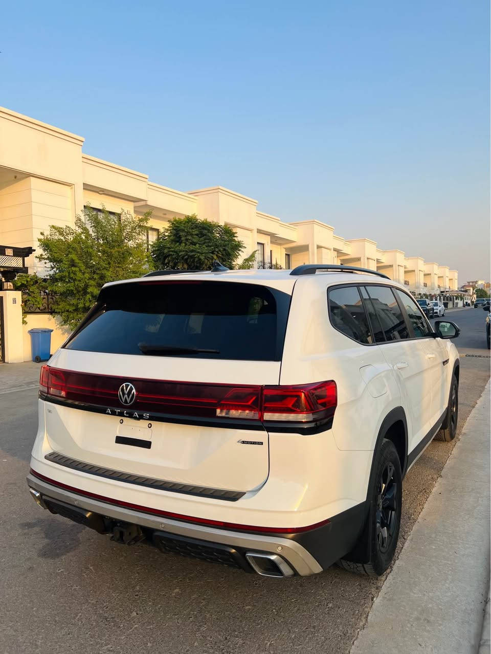 𝐀𝐓𝐋𝐀𝐒-PEAK 𝐄𝐃𝐈𝐓𝐈𝐎𝐍 
مودیل : 2024
عدد المقاعد : ٧ راکب
بدون صبغ ✅ بدون تبديل ✅ مكفولة كفالة عامة ✅
فقط مكانين صغير PDR
كافة الايرباكات سليمة 100%
ماشية 32 الف ميل فقط 
المواصفات :  داخل 27 لون 
PEAK 𝐄𝐃𝐈𝐓𝐈𝐎𝐍
فول فول مواصفات 1/1
فتحە سقف بـــانـــورمـــا
دبل اكسل دفع رباعي 
بــــردات ابواب بلادي
کیـــج الکـــترونـــی
ابواب بصـــمە
بصمە تشـــغـــیل 
تشغیل عن بعد (𝐑𝐄𝐌𝐎𝐓𝐄 𝐒𝐓𝐀𝐑𝐓)
شاشە دشبول دیجیتال
شحن وایـــرلیـــس
کـــامیـــرا
هاند بریك بصمە
اوتو هولد (𝐀𝐔𝐓𝐎 𝐇𝐎𝐋𝐃)
اوتو بارك (𝐀𝐔𝐓𝐎 𝐏𝐀𝐑𝐊)
اوتو ستارت (𝐀𝐔𝐓𝐎 𝐒𝐓𝐀𝐑𝐓)
اوتو ستوب (𝐀𝐔𝐓𝐎 𝐒𝐓𝐎𝐏)
رادار امامي (تحدید مسار)
رادار جانبي (نقاط عیماء)
رادار خلفي (التحذیر من الاصطدام)
حساسات امامي
حساسات جانبي
حساسات خلفي
نظام : 𝐆𝐏𝐒
نظام : 𝐄𝐂𝐎
نظام : 𝐂𝐎𝐌𝐅𝐎𝐑𝐓
نظام : 𝐒𝐏𝐎𝐑𝐓
نظام : 𝐂𝐔𝐒𝐓𝐎𝐌
نظام : SNOW❄️ 
كشنات جلد
كشنات كهرباء
كشنات تبريد
كشنات تدفئة
تحكمات استيرن
استيرن هيتر
تبريد لمس
تبريد مركزي
صندوق شفط کهرباء
لايتات (𝐋𝐄𝐃) دبل لید عدسة زینون بلادي
بکلایتات (𝐋𝐄𝐃) لید بلادي
ویل کروم بلاك بلادي
سيارة رقم كاتي تترقم شمالي لمدة ثلاث شهر 
مكان سيارة اربيل📍

 رقم بس واتساب☎️
***********
*********** أربيل, العراق
