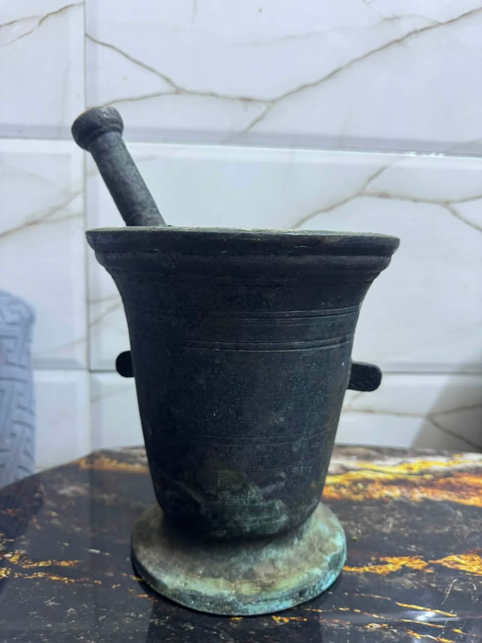 هاون نحاس قديم ابو الاذان  ارتفاع ٢٢ ونص. ***********
