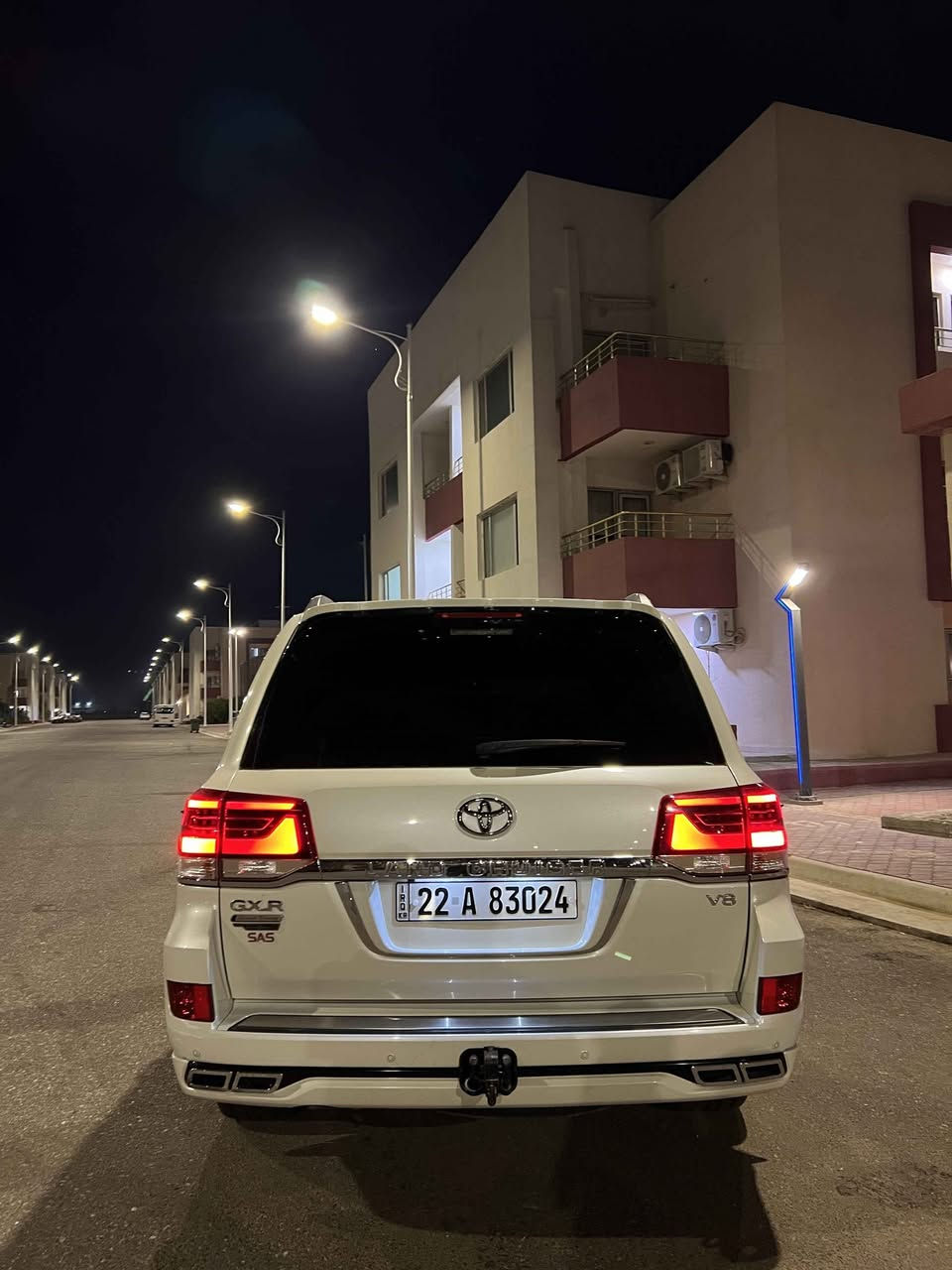 لاندكروزر    2020   SAS شركة  GXR  كراند تورنك ساز 
محرك 8 سلندر  
فول مواصفات 1/1 💯 :
1- فتحة 🕳️
2- بصمة 🔐
3- ماشية 79 الف  🧡 وقابلة لزيادة 
4- حساس خلفي وامامي 🎶🔊
5- ثلاجة 🥶
6- كراسي كهرباء ⚡
7- تشغيل عن بعد 💥
8- شاشات عرض 💻
10- 8  ايرباك 
12- شاحن واير لس
13 داخل جلد بيج  بيلادي شركه 
حجم المحرك: 4.600
ملاحظة // السيارة كفالة عامة من جميع النواحي 
وشرط  الفحص  عدا خدوش بالدعامية الامامية فقط
جديدة بمعنى الكلمه   تخم تاير دلوب ياباني اصلي  حدادية كلة عالبلادي ممفتوح بيها برغي 
 مابيها اي نقص وبالعافية ع تكون من نصيبه
- قبل شهر مجدد السنوية و الهزه من اربيل             
للإستفسار الاتصال  📲📲   
 ***********
***********
مكان السيارة البصرة البصرة, العراق
