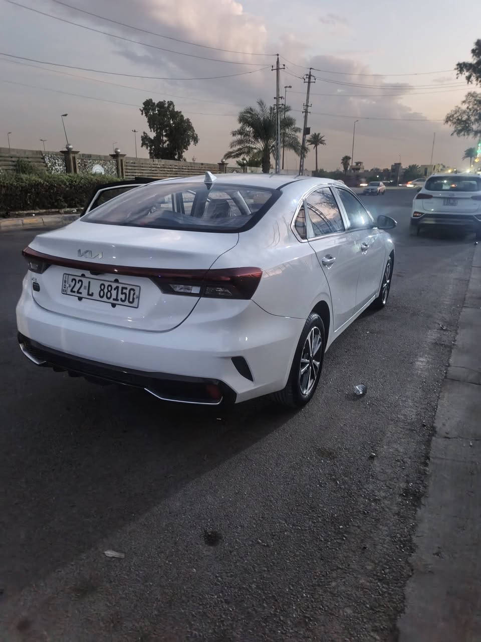 🚘 كيا K3 3 فول مواصفات – موديل2022 

✨ فل كامل المواصفات
🔑 بصمة وتشغيل زر
🌬️ فتحة تبريد
❄️السلام عليكم 

كيا ثري 3 فول موصفات بصمة فتحة تبريد قطعتين كفالة عامة تكييف ممتاز
🪑 داخلية مرتبة ونظيفة
🛞 جنوط
📱 شاشة ومواصفات حديثة
🔒 أنظمة أمان وحماية
🧰 كفالة عامة

📌 السيارة نظيفة جداً وحالتها ممتازة، جاهزة للاستخدام بدون أي نقص.

💰 السعر: [135]
📍 الموقع: [ بغداد ]
📞 للتواصل والاستفسار: [***********]
