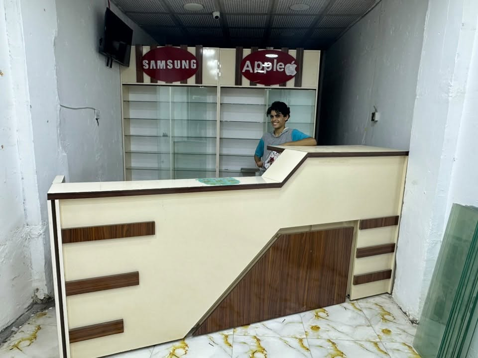 فاترينات • عدد ٢ • ميز