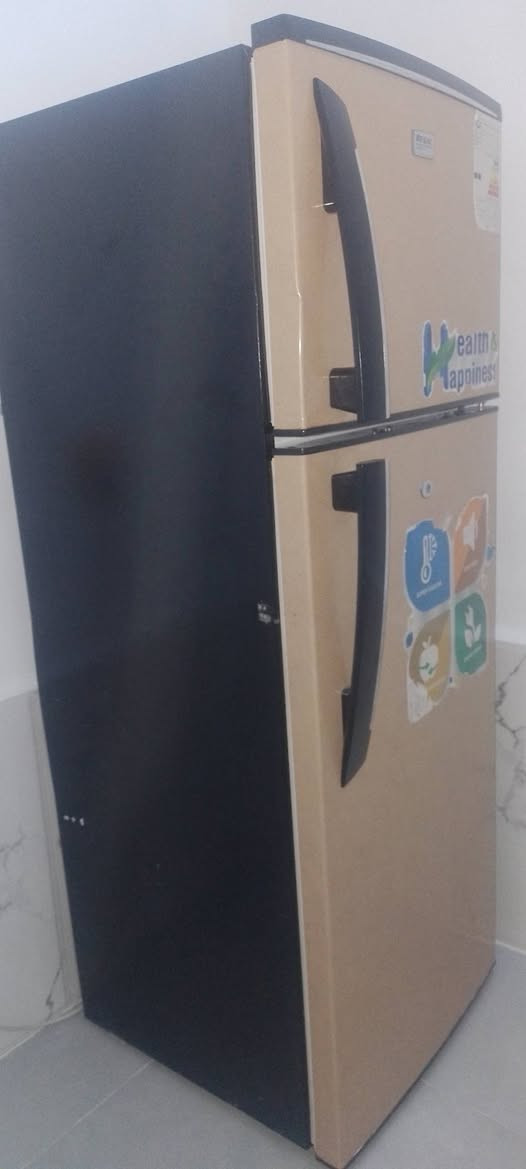 ثلاجه اخو جديد مستخدمه ابد مدخله تصليح فوك جوه فول سعر ٢٠٠ بيهه مجال ***********

