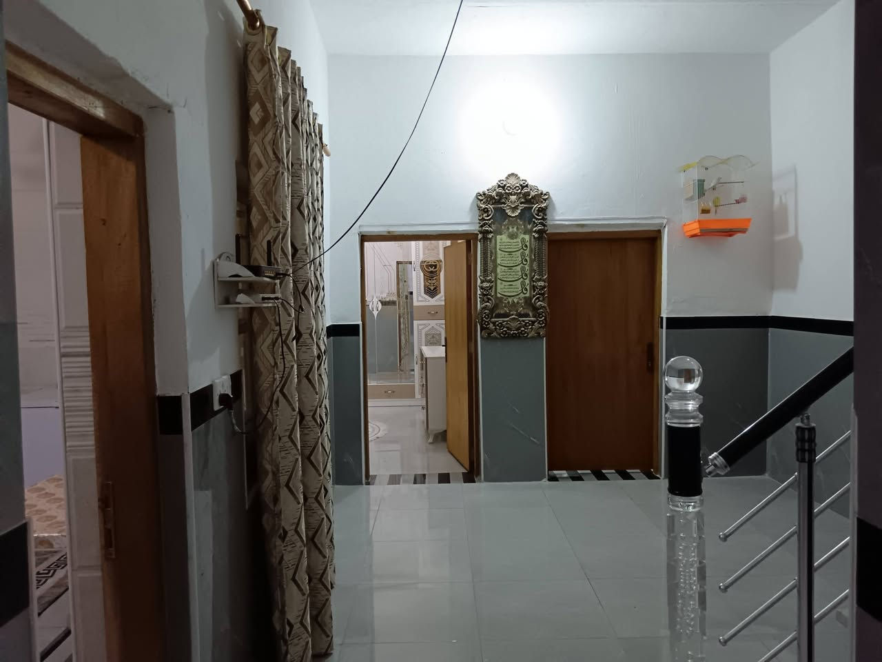 دار للبيع مساحة 200 متر طابقين يتكون الطابق الأرضي من 2 غرف نوم + استقبال ومطبخ مع 2 صالات و صحيات داخلية و خارجية
ويتكون الطابق الثاني من 3 غرف +  2 صالات و صحيات

العنوان ميسان- الماجدية شارع الملعب - فرع الشهيد مروان الطيار

السعر 210

للاستفسار الاتصال على الرقم
***********
