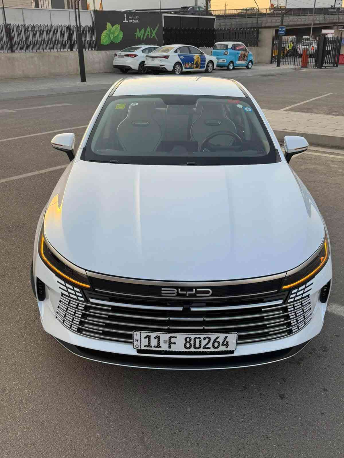 السلام عليكم بي واي دي  💎 دستروير  موديل 25
ماشيه 23 الكلي  بعده على وضع الشركه 
رقم بغداد بسمي  تحويل مباشر 

المواصفات 
شاشه قلاب  
بصمه تشغيل  +بصمه ابواب +صندوق ذكي 

كامره دواره 
تحكم ستيرن
ثلاث انضمه قياده 
سايد بريك اوتو هولد
دشبول ديجيتل  
وبعد هواي مواصفات 

السياره بيه شخط كد اصبع خفيف 
وبيه رصعه وحده صغيره 
 سياره على وضع الشركه 

السعر : 21 مليون وبيه مجال 

***********
***********
