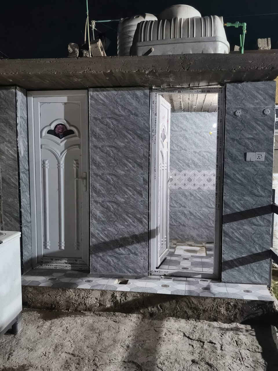 دار البيع  او  مراوس حسب القناعه  السعر مناسب     المساحه ٢٥٠  يحنوي عله قرفتين نوم  ٦ في ٤ 
حمام داخلي ٢ في ٢  منور  عل صاله متر في ربعه  ترك خلفي غرفتين  صاله ربعه ونص في في سبعه
مطبخ  ٥ في ٤  ستقبال ٧ في ٤  حمام خارجي  وتواليت  كراج  وحديقه  ١٠ في ٨  ستفسار  ***********

زراعي قرار  ٢٥  حي زيد الشهيد قرب المختار فاضل الكاح   ثاني بين عن الشارع العريض مال المختار
