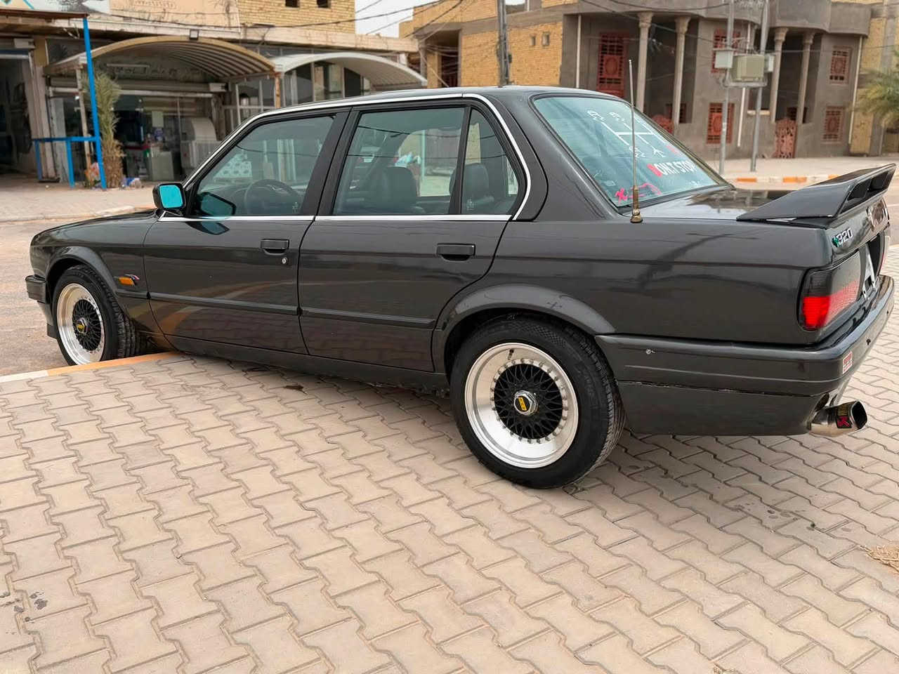 سلام عليكم 
بي ام زعره موديل 90 سياره جاهزه تعمير جديد 
مكينه كير حداديه مكفوله لايت عالي ناصي زنون بكيت ليزري عمل ويل رياضي اكزوز رياضي من طول لطول غرفه جديده جلد بطاين جدد جام اربعه كهرباء سياره جاهزه ربع مذب عليه مكينه بلاديه 
عنوان :النجف الاشرف
سعرها 38 وبيه مجال بصيط
رقم هاتف : ***********
