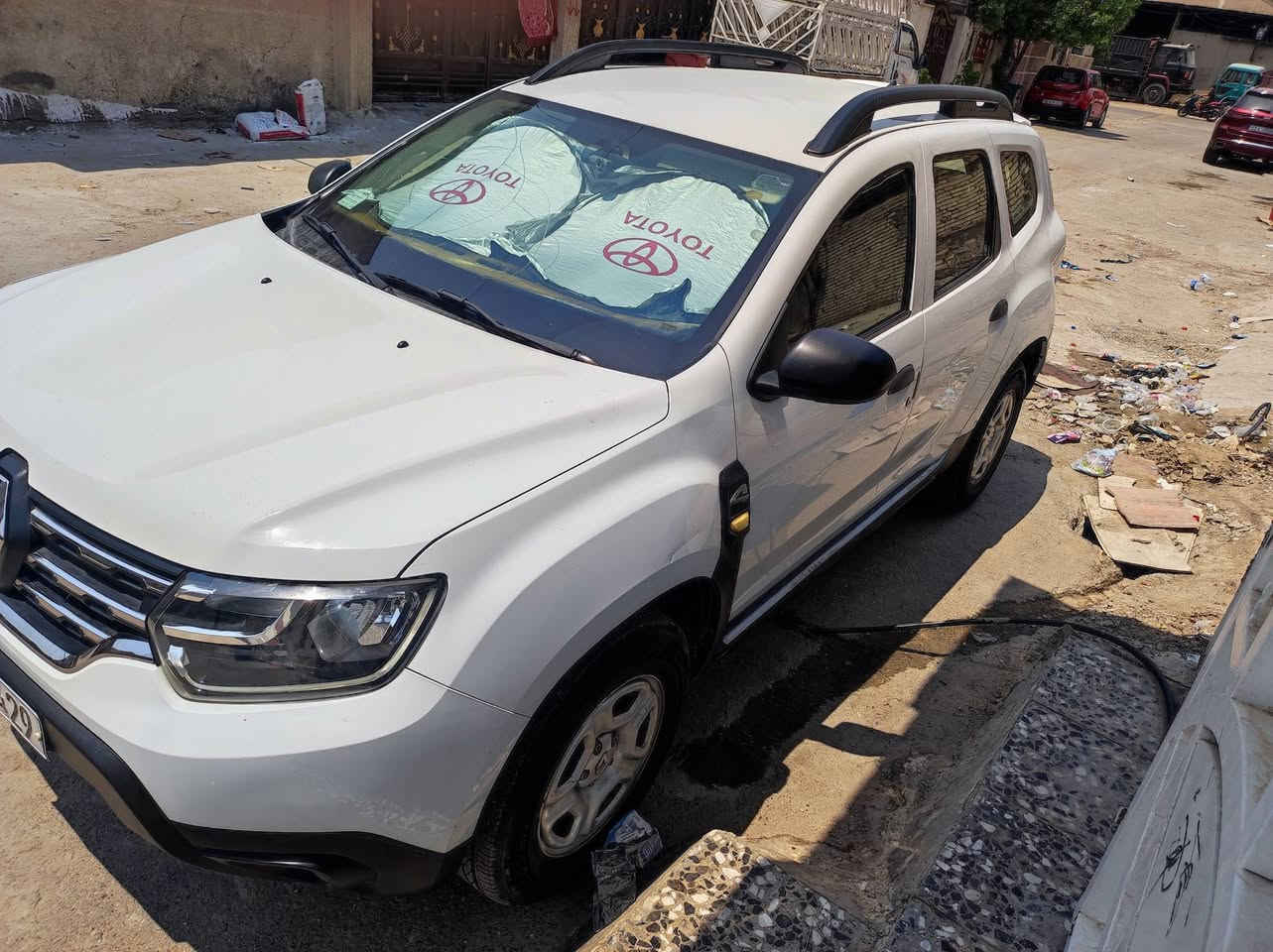 🚗 رينو داستر للبيع
السلام عليكم رينو داستر للبيع كير ومحرك مكفولات لد امامي ومواصفات معروفه هوايه بيه مواصفات 
تخم تاير جديد 
شاشه اندوريد 
حساسات للرجوع مع كامره اماميه 2k
🔹 موديل: 2019
الرقم بغداد انكليزي
🔹 المحرك: 4 سلندر 
🔹 الوقود: بنزين ⛽
🔹 ناقل الحركة: أوتوماتيك
🔹 عدد الركاب: 5 ركاب

✨ سيارة عملية واقتصادية، وسعرهه مناسب الشراي يتصل 

📞 للاستفسار: ***********

نص مكتوب في الصور:
- كووؤول