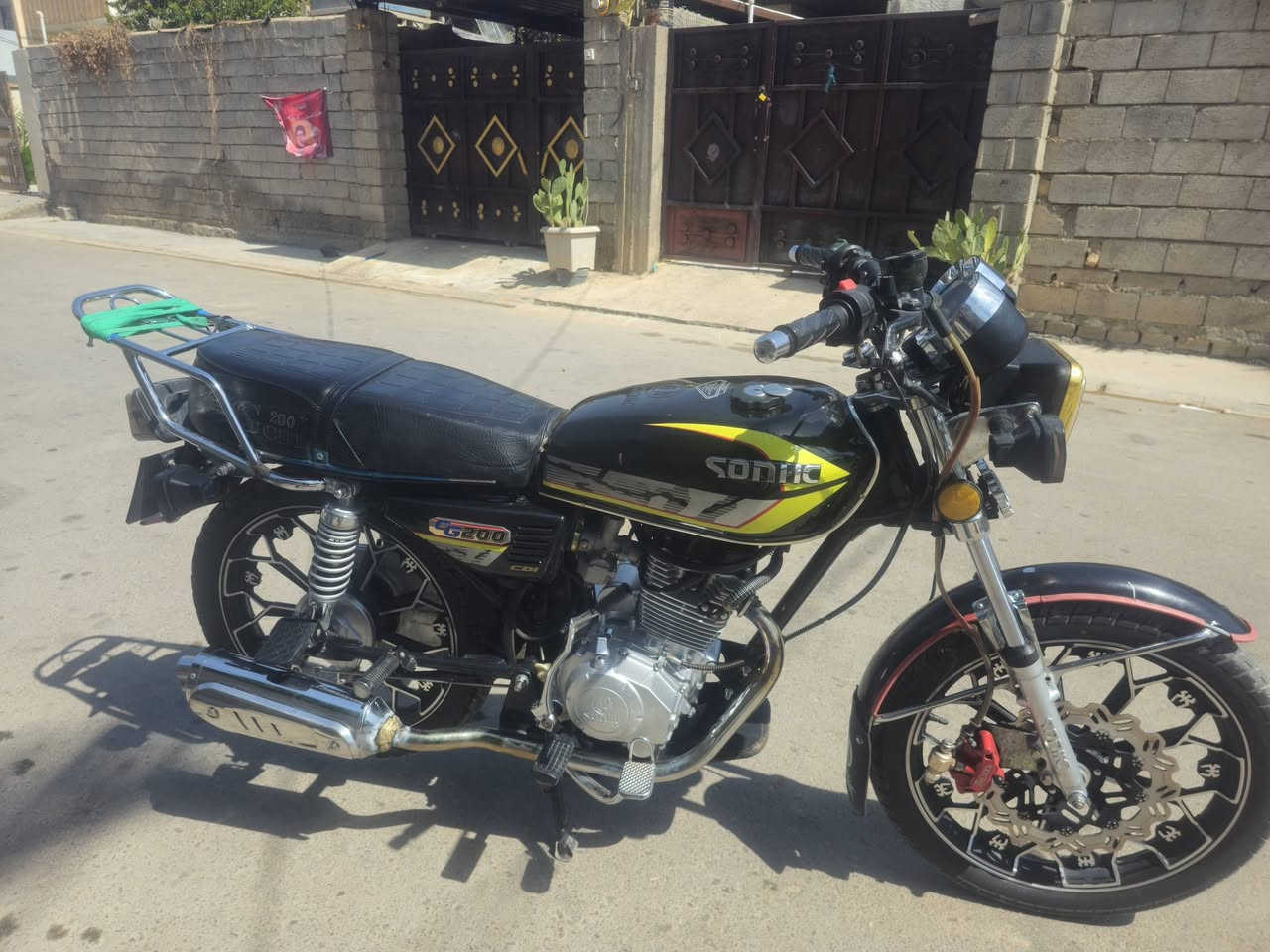 يا الله سلام عليكم شباب دراجه سيفان 24 محرك 200cc شلعه ومحرك تشك الكاع اوراق كامله الدراجه حلوه ونضيفه  مكانها ديالى المقداديه ناحيه الوجيهيه السعر  650 وبيها  مجال قليل اتصال ع رقم  ***********
او وتساب
