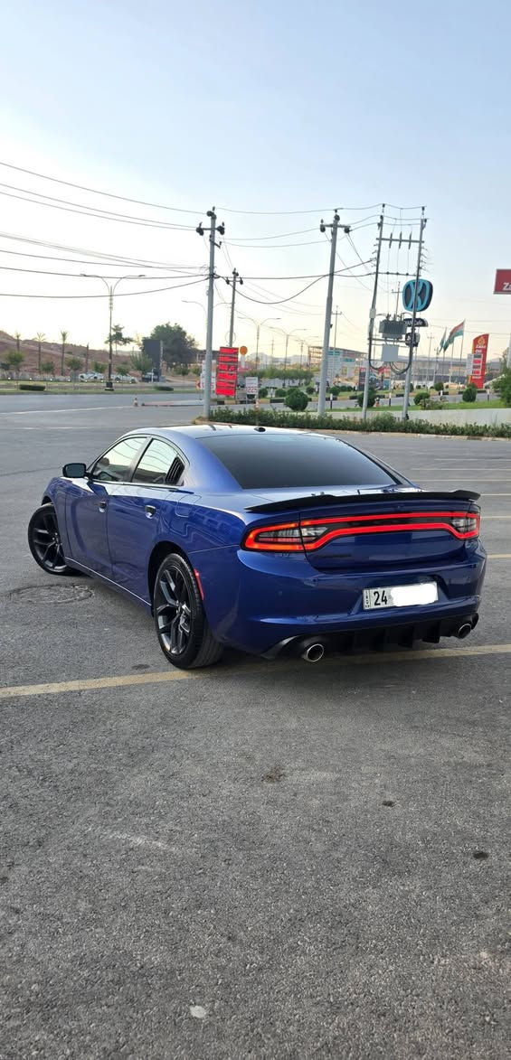 جارجر 2021 BLACK TOP بلاك توب
6 سلندر تو ويل 
ماشية 60 فقط 

بيها قطعتين صبغ 
بدون ايرباك ودواخل 

* رادار جانبي ( نقطة عمياء )
* حساسات خلفية 
* شاشة ابل كار بلي واندرويد اوتو 
* مرايات تعتيم
* ويل قياس 20 
* تشغيل عن بعد 

رقم دهوك بأسمي 
جداً نظيفة السيارة وبوضع الشركة 

السعر : 205 وبيها مجال 
مكان السيارة دهوك 
***********
***********
اتصال أو واتساب
