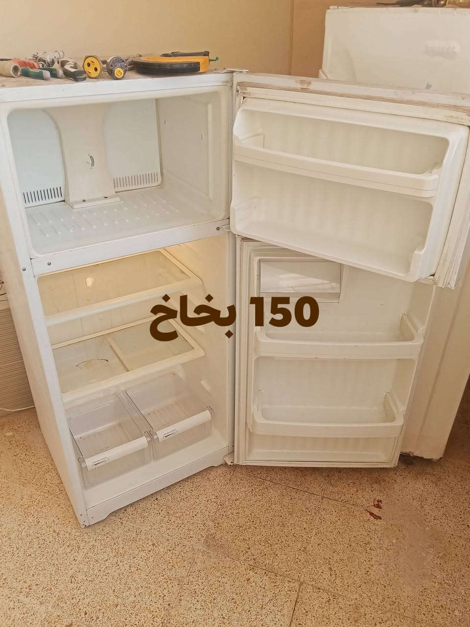 ثلاجات نطيهن بشرط تجميد تبريد
مكان محلي ناحيه العباسي مقابيل مسجد النور قرب عباس الفياض 
***********

نص مكتوب في الصور:
- 150
- 150 بخاخ