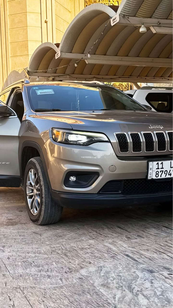 🚘 جيب بزون 2019 فور ويل  لايتود 

✅ محرك 2000 تيربو
✅ الممشى: 107 ألف كم
✅ حدادية خير من الله
✅ تبريد ثلج
✅ رقم بغداد جديد (مشروع وطني) بااسمي 
✅ تايرات جديدة
✅ إدامة كاملة 
✅ السيارة نظيفة جداً واستعمال شخصي

🔹 حادث خفيف  وتم إصلاحه بشكل ممتاز، ضرره بالعراق فقط بجانب السائق يم يده الباب دحجه صغيره  عند الحافة.
🔹 دواخل السيارة وبديها نظيفة جداً ومال جناي.
🔹 السيارة جاهزة ولا تحتاج أي مصروف.

💰 السعر: 125 ورقة للاستفسار *********** البصرة, العراق
