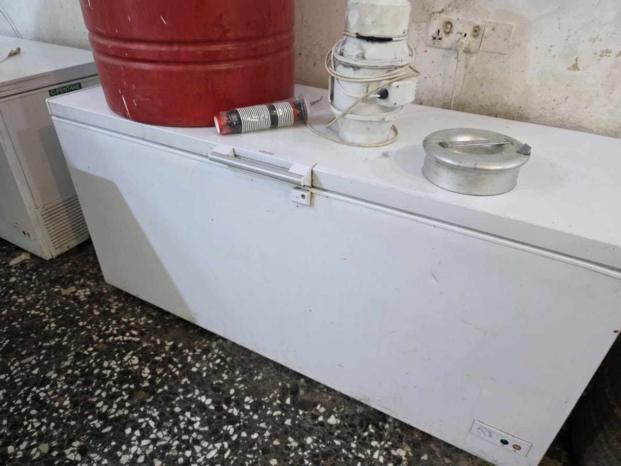 مجمدات وسبالت ٢ طن انفيرتر للبيع العنوان بغداد الجديده
***********
