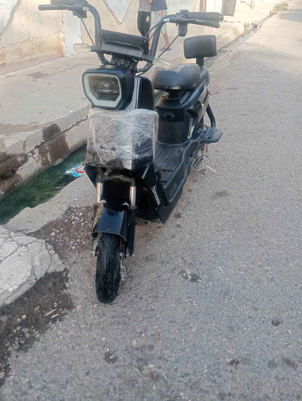 للبيع ادفع سعر زين وابيعك شرط بس بطاريات منفوخه يمشي يوديك للايمن ورجع  ‏‪***********‬‏
