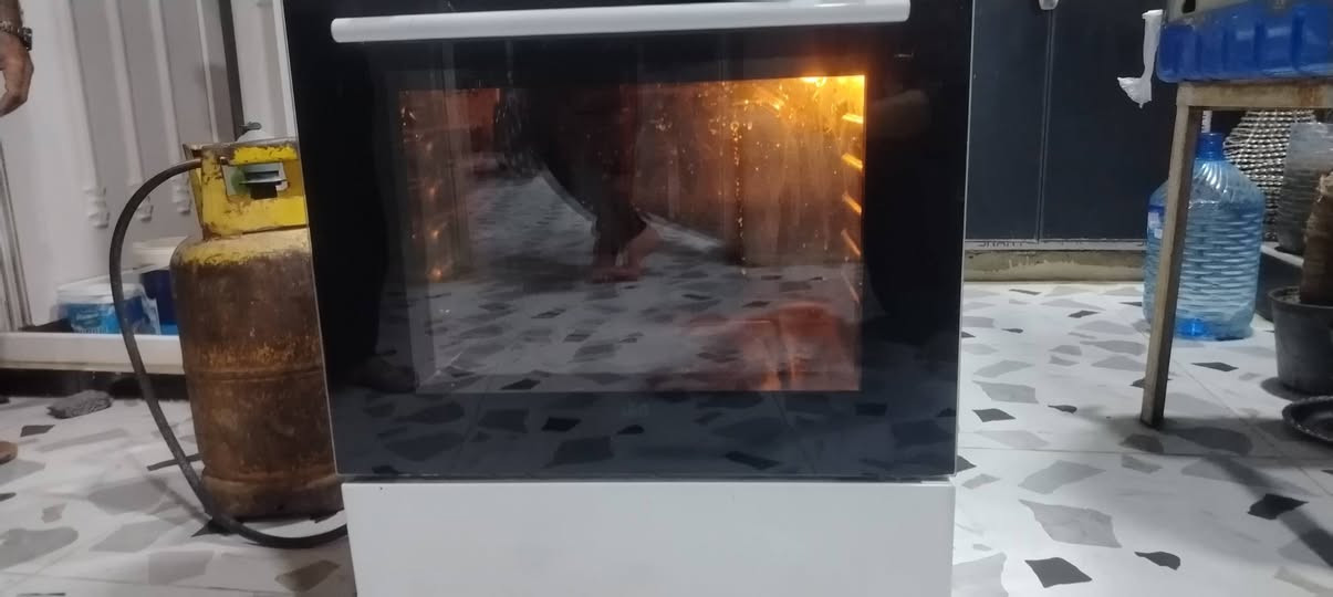 طباخ اربع عيون فستيل شغال فول ونضيف السعر ١١٠
***********

