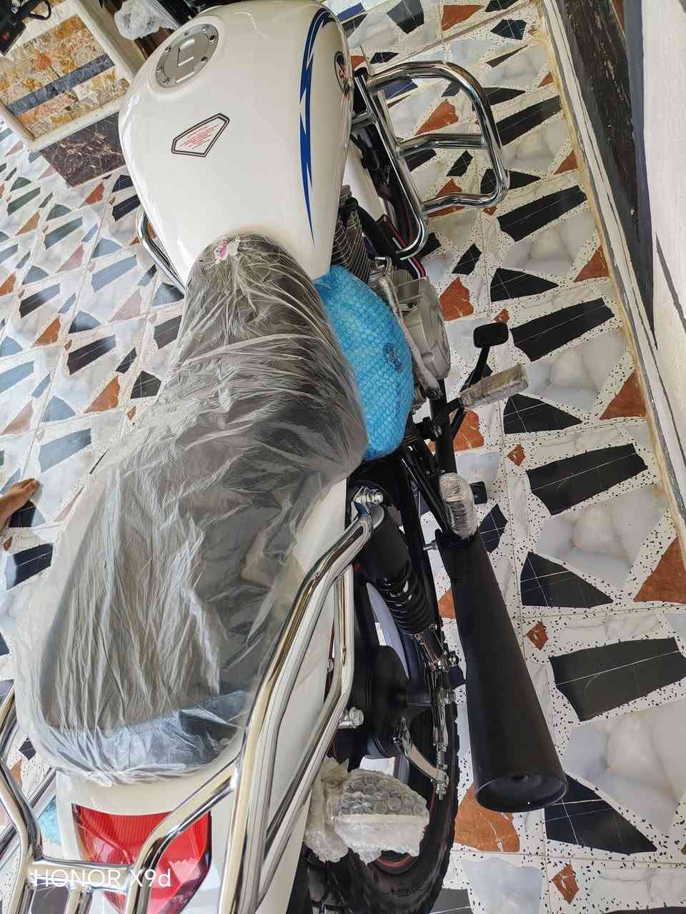 للبيع موديل 26 ***********

نص مكتوب في الصور:
- HONOR X9d