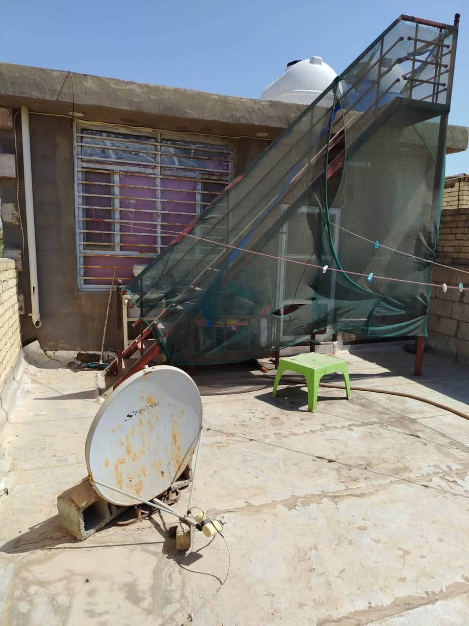 السلام عليكم بيت للبيع إصلاح زراعي سند 35 مكانه المحموديه قريه المعامره يحتوي ع صاله مطبخ استقبال والقاط الثاني غرفه وصحيات خطين مي خطين كهرباء مساحته حوالي 150 واجهيه 8 تبليط كهرباء مي بيه ورقه بالبلديه قصاصه سعره 60 وبي مجال بسيط *********** 
***********
