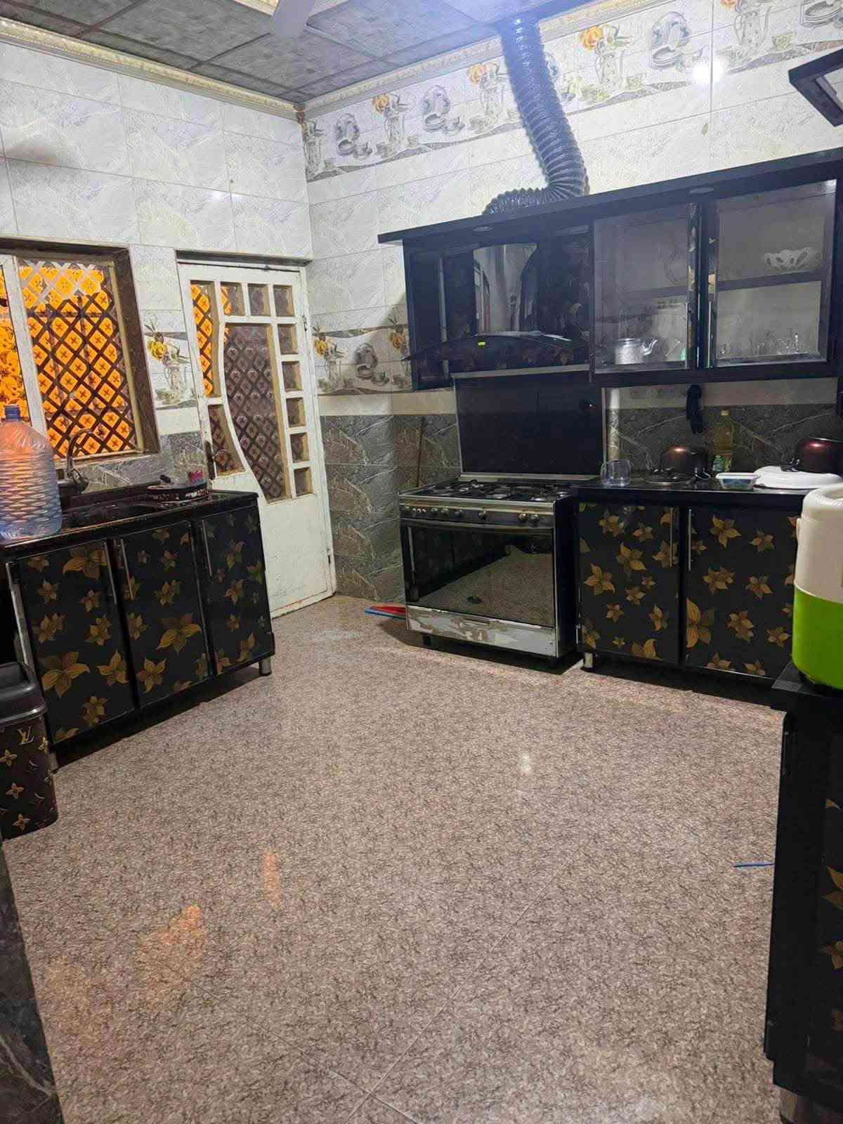 بس 135 مليون وبي مجال دار للبيع ركن مكان مميز تكريت حي الجمعية
مقابل حديقه قرب اسواق ريحانه 

واجهة البيت 10 متر ونزال 13  الدار يحتوي على 
اربع غرف نوم مع سبالت وكاونتر فصال 

للأستفسار اكثر الاتصال 

رقم الهاتف ***********
