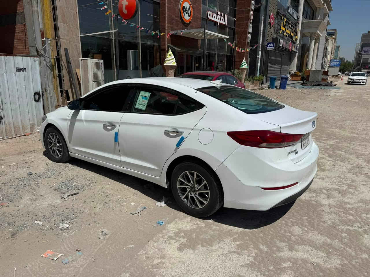 النترا 17 لون ابيض صدفي بيها جاملغ مبدل نفس اللون وربع بنيد وشويه من الباب كلهن جهة السايق وجاملغ الخلفي جهة الراكب بي طبره مصلح نفسه ارقام اربيل بأسمنه ثاني يوم التحويل السياره بيها بداية تقشير ابيع واقع حال والسياره واقعها احلا من الصور مكان السياره بغداد الكرخ اريدها مراوس بألنترا 24 او 25 او بيع سعر البيع 95 اتصل ودلل ***********
